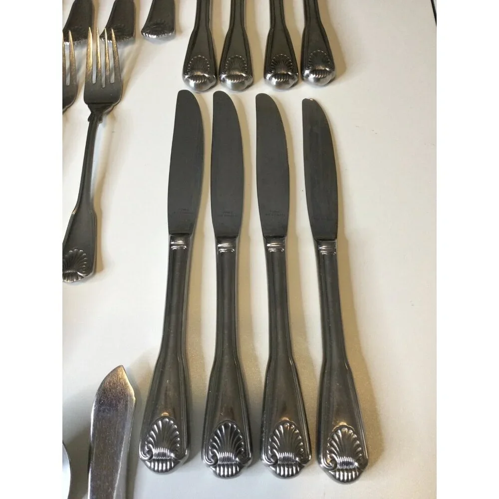 Towle 18/8 Stainless Flatware Forks Spoons Knives Serving 35 pieces Shell